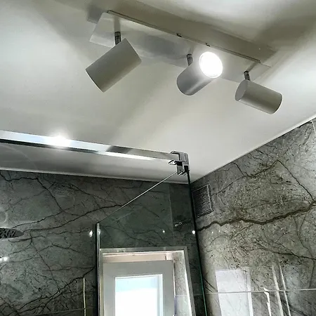 Ensuite King Bedroom With Lock بيت ضيافة *