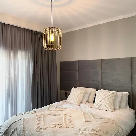 Ensuite King Bedroom With Lock بيت ضيافة *